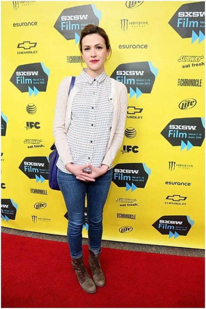 Adriene Mishler: dating, net worth, tattoos, smoking & body measurements