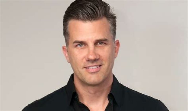 Alan Hahn Bio, Wiki, Age, Height, Family, Wife, Education, ESPN, Books, Awards and Net Worth.