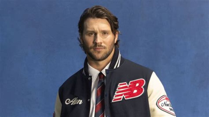 Alfie Allen Net Worth: Details About Age, Income, Movie, Career, Gf, Cars - SarkariResult