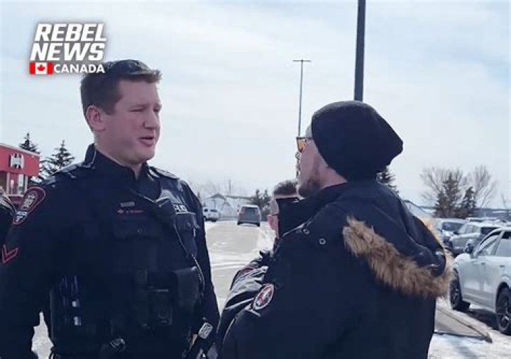 
Canadian pastor Derek Reimer arrested again for protesting drag queen storytime 