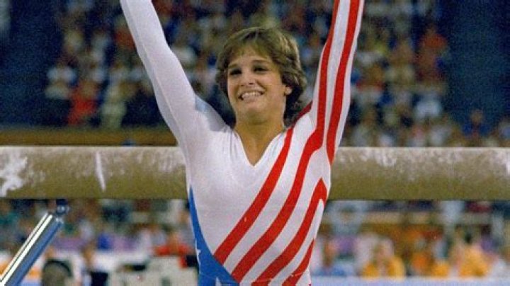 Did Mary Lou Retton have hip surgery? How old was Mary Lou Retton when she had a hip replacement?