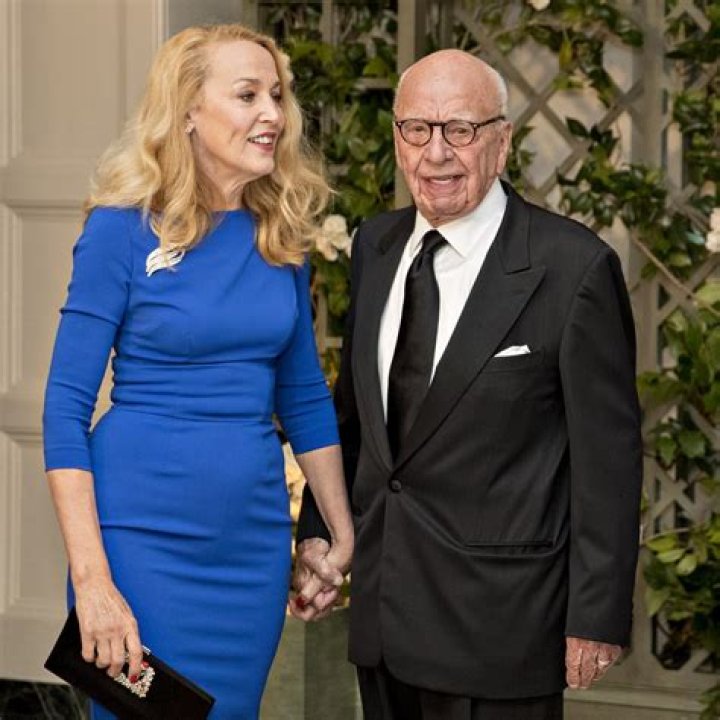 Divorce, Married, Husband, Dating, Boyfriend, Net Worth, Wiki