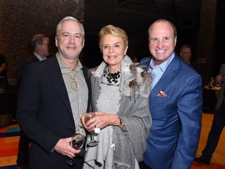 Donna Macmillan’s net worth, biography, fact, career, awards and life story