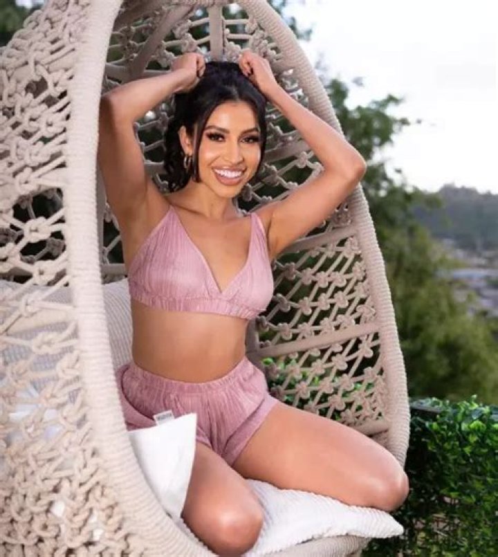 
Is Evelyn Gonzalez Married? Her Bio, Age, Husband, Height and Net worth 