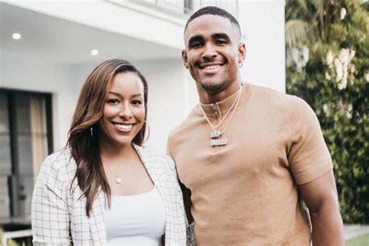 Is Jalen Hurts Gay? Girlfriend Bry Burrows, Ethnicity and Parents