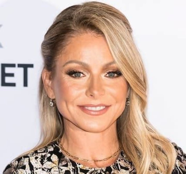 Kelly Ripa Bio, Age, Family, Career, Husband, Height, Net Worth