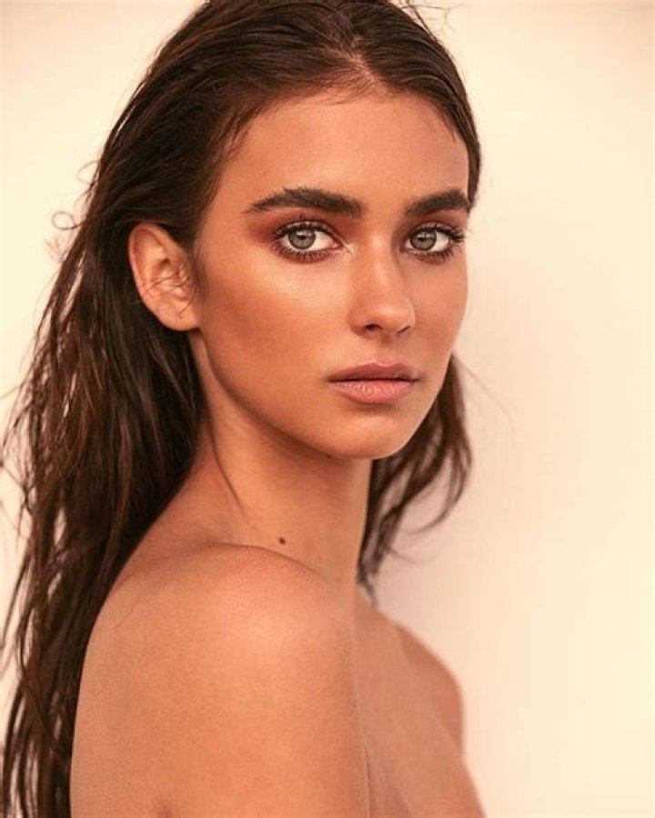 Renee Herbert Instagram Model : Early Life, Measurements & Net Worth