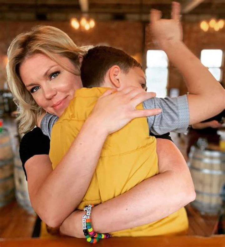 Robyn Hurder Age, Wikipedia, Height, Husband, Family, Instagram, Bio