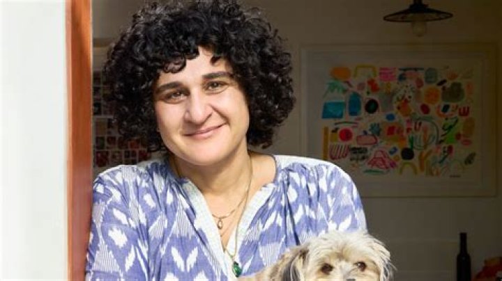 TV Chef: Samin Nosrat Husband & Boyfriend: Is She Married With Children? Wiki Age, Biography,